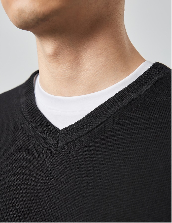 Hans V-neck knit